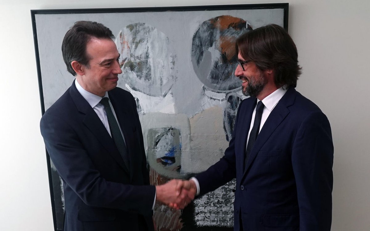 De izquierda a derecha: el Consejero Delegado de Enagás, Arturo Gonzalo, y el Director General de Reganosa, Emilio Bruquetas. 