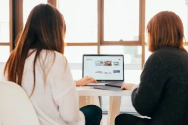 El techo de cristal sigue siendo una barrera para el avance profesional de las mujeres en España