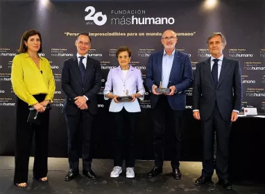 Fundación máshumano premia a Adela Cortina y Toni Bruel por el compromiso de ambos con la igualdad  