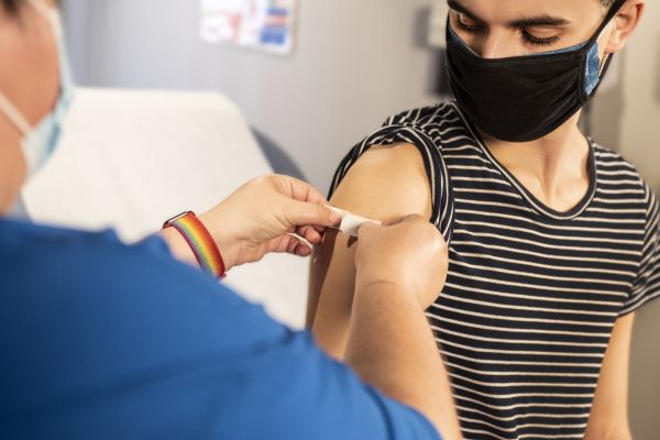 El monopolio de las vacunas contra la COVID-19 se cobra millones de vidas 
