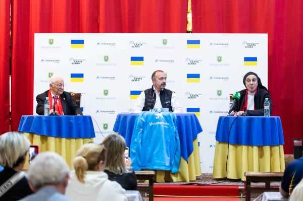 La Asociación de Voluntarios de CaixaBank impulsa una campaña para enviar 30 ambulancias a Ucrania