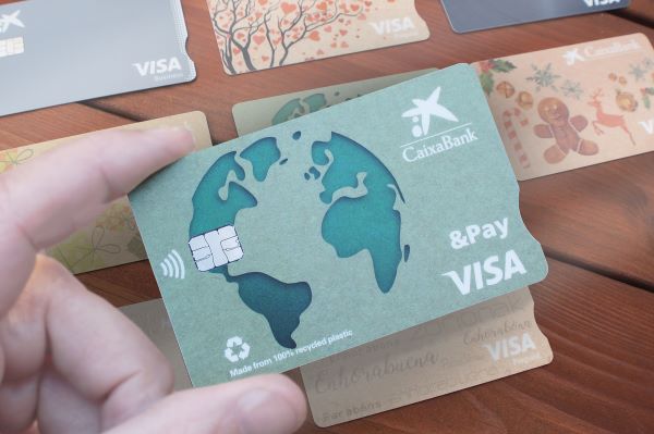 El 96% de las tarjetas de nueva emisión de CaixaBank procede de materiales sostenibles