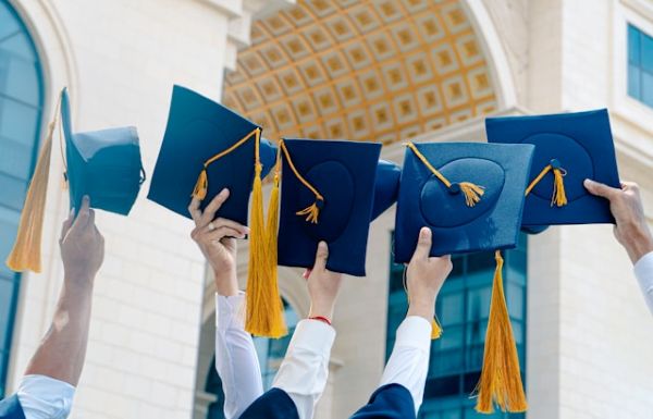 La Universidad en la encrucijada: humanismo y utilidad en la era de la polarización
